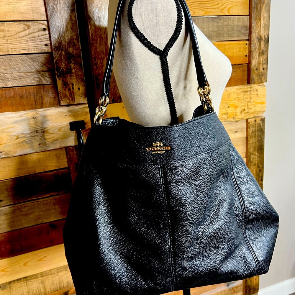 Coach Black Leather Shoulder Bag w/ Gold Detail. Excellent condition.